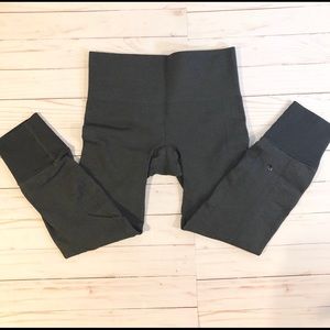 Women’s Lululemon Ribbed Leggings, Gray, size XS